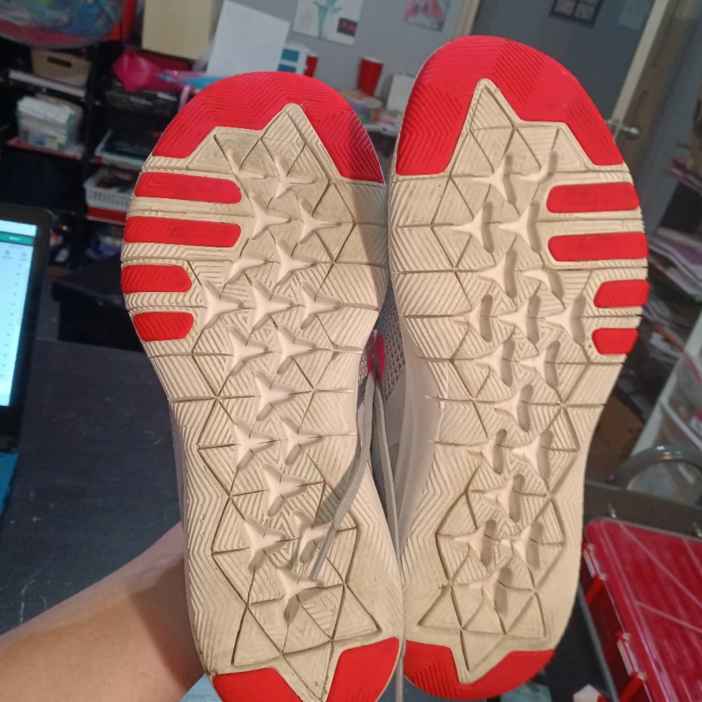 Nike shoes , size 8. - Picture 4 of 5